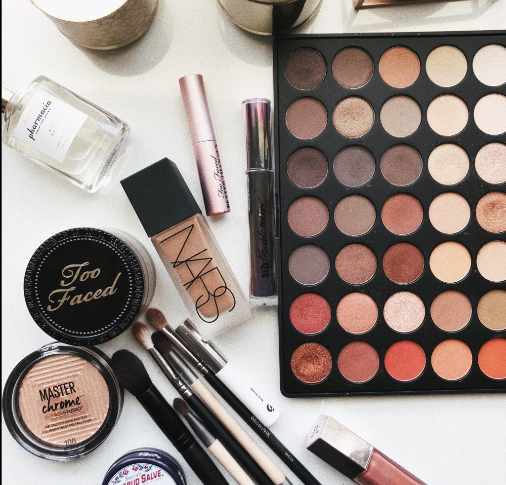 The Must-Have Products for your Professional Makeup Kit AR Makeup School